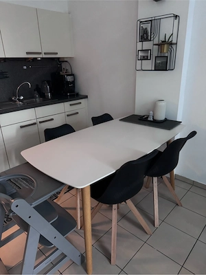 Esstisch mit Stühlen  Bild 2