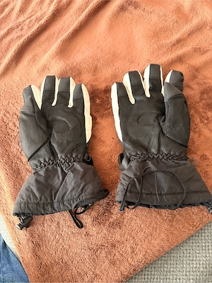 Skijacke und Skihose und Handschuhe Bild 6