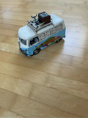 VW Bulli Hippie Blech-Spardose mit Fotofach, Dreirad und Koffer Bild 3