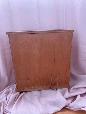 Vintage Puppenschrank Bild 3