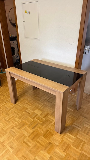 Esstisch mit schwarzer Glasplatte und Holzoptik Bild 2