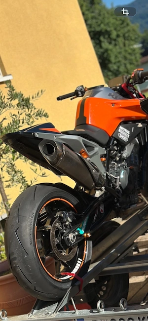 Akrapovic Auspuff Slip-on für KTM 790 Duke Bild 2