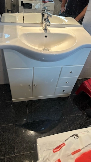 Badezimmer-Waschtisch mit Unterschrank und Spiegelschrank   Weiß Bild 5