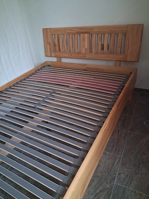 Bett  140 x 200 cm, Bettgestell aus Buchenholz, Lattenrost, Matraze, Kopfteil Bild 2