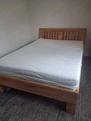 Bett  140 x 200 cm, Bettgestell aus Buchenholz, Lattenrost, Matraze, Kopfteil Bild 4