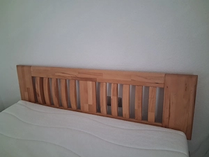 Bett  140 x 200 cm, Bettgestell aus Buchenholz, Lattenrost, Matraze, Kopfteil Bild 3