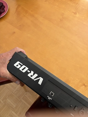 Roland VR 09 keyboard Bild 3