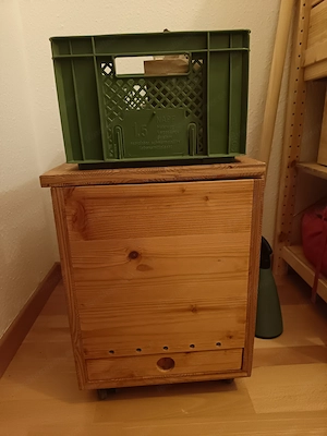 Wurmkiste mit Rollen, Würmern und Zubehör Bild 4