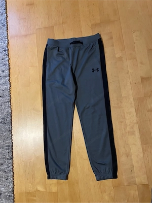Under Armour Trainings Anzug Gr.:S 164 Bild 2