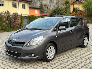 Toyota Verso 2.0D TÜV NEU 2.Besitz Bild 2