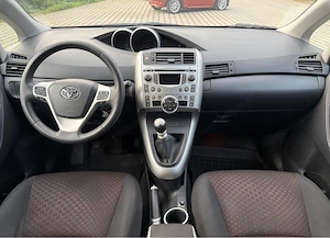Toyota Verso 2.0D TÜV NEU 2.Besitz Bild 5