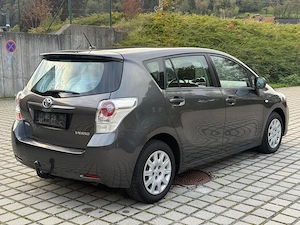Toyota Verso 2.0D TÜV NEU 2.Besitz Bild 4