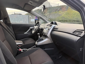 Toyota Verso 2.0D TÜV NEU 2.Besitz Bild 6