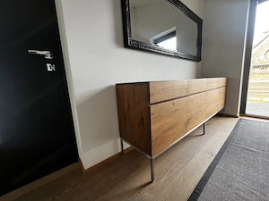 Schreiner Sideboard in Nussholz. Bild 2