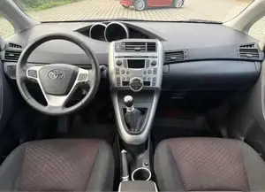Toyota Verso 2.0D TÜV NEU 2.Besitz