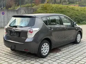 Toyota Verso 2.0D TÜV NEU 2.Besitz Bild 6