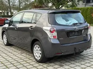 Toyota Verso 2.0D TÜV NEU 2.Besitz Bild 7