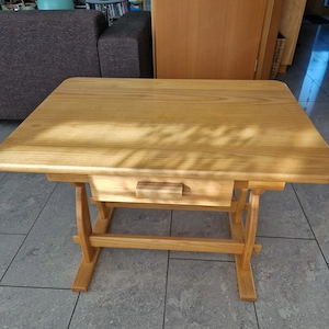 Kindertisch Massivholz Bild 3