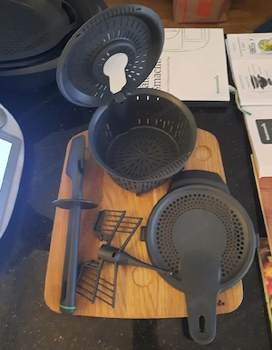 Thermomix TM6 mit viel Zubehör  Bild 3