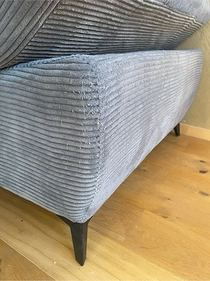 graues Cord-Sofa Bild 3