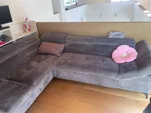 graues Cord-Sofa Bild 2