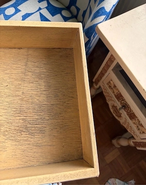 Paar Vintage Nachttische   Beistelltische   geschnitzt   2 Stück Bild 3