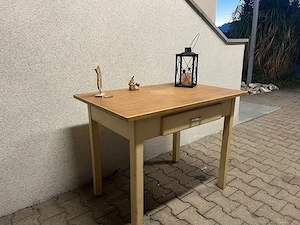 Verschenke Tisch mit Schublade Bild 2
