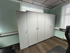 3 Büroschränke hell.