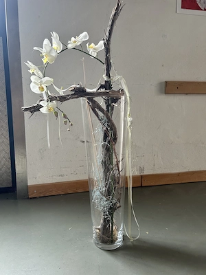 Glasevase mit Inhalt