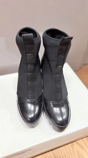 Calvin Klein Jeans   Schwarze Stiefeletten mit Absatz Bild 2