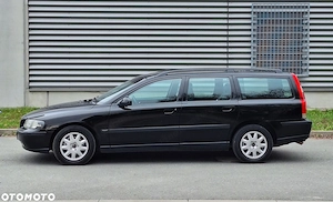 Volvo V70 mit Dachträger und mit Zusatzbeleuchtung Bild 2