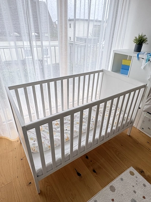 Gitterbett weiß