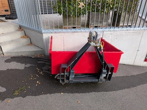 Traktor Marke TYM mit Schneepflug und Kippmulde  Bild 2