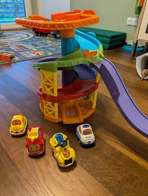 VTech Tut Tut Baby Flitzer Parkhaus mit Rampe und 4 Fahrzeugen Bild 2