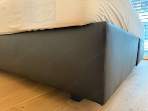 Hochwertiges Polsterbett Gestell schwarz inkl. gepolstertem Kopfteil Bild 2