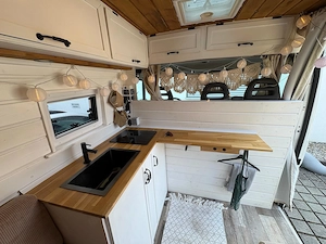 Wunderschön ausgebauter Fiat Ducato Camper mit Dachterasse Bild 6