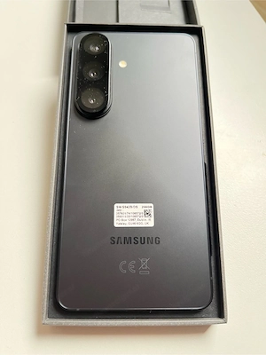 Neuwertiges Samsung Galaxy S26 black "Versandkosten österreichweit kann ich übernehmen" Bild 3