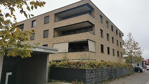 Neuwertige: 3-Zimmer Wohnung mit großzügiger Loggia, Stellplatz mit Wallbox & hochwärtige Verfl. Bild 3