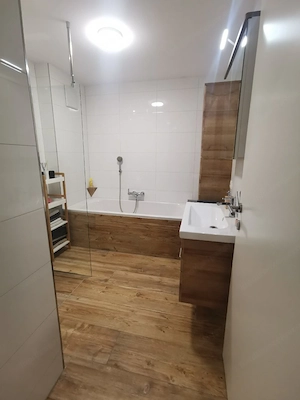 Neuwertige: 3-Zimmer Wohnung mit großzügiger Loggia, Stellplatz mit Wallbox & hochwärtige Verfl. Bild 6