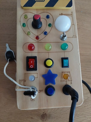 Montessori Aktivitätsbrett  Bild 4
