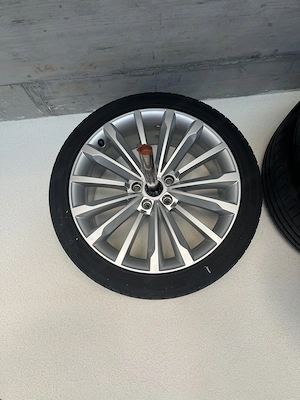 Skoda Superb Combi L&K 2.0 TDI Bild 4