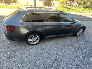 Skoda Superb Combi L&K 2.0 TDI Bild 2