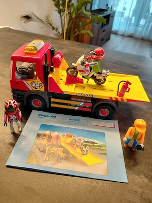 PLAYMOBIL Abschleppwagen mit Motorrad Bild 2