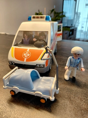 Playmobil Krankenwagen Bild 2