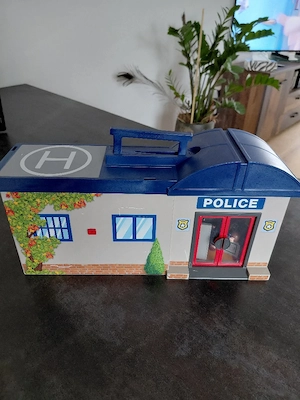 Playmobil ,Mitnehmpolizei  mit viel Zubehör Bild 2