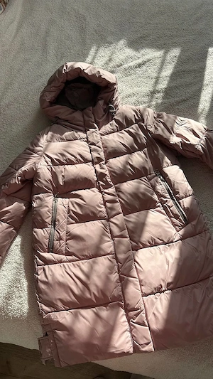 Eleganter roséfarbener Steppmantel mit Kapuze   warm & stilvoll Bild 2