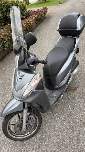 Honda SH 300i mit Defekt Bild 3