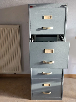 Stabiler Metall-Aktenschrank  Bild 2