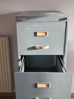 Stabiler Metall-Aktenschrank  Bild 4