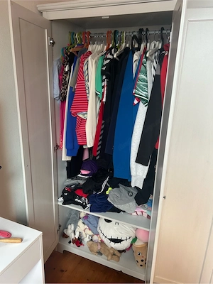 Kleiderschrank zu verkaufen Bild 2